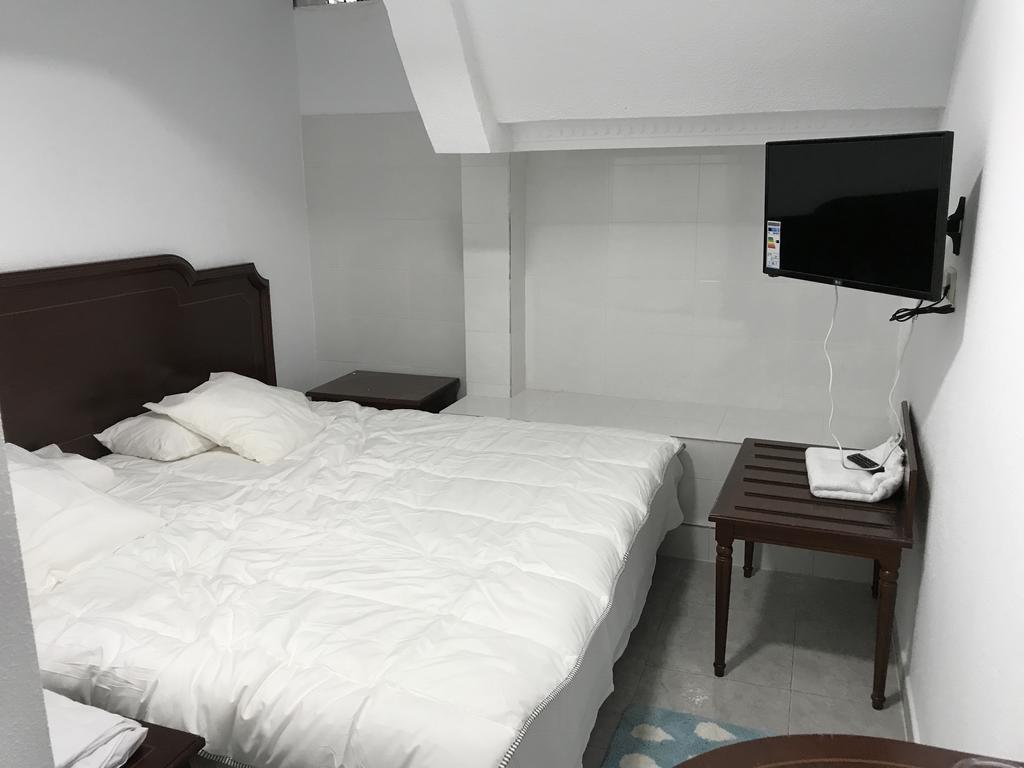 Hostal Lavapies Madrid Buitenkant foto