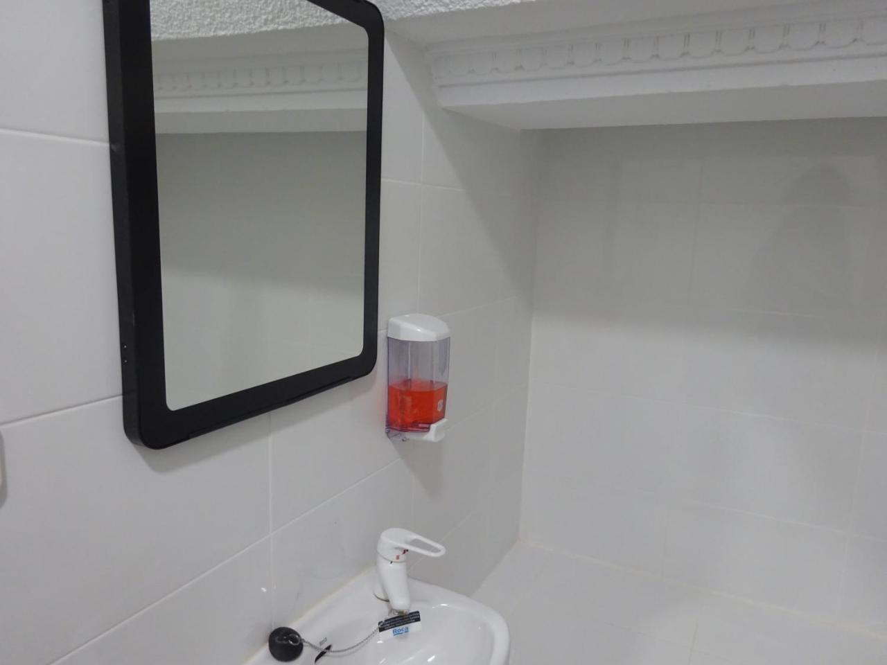 Hostal Lavapies Madrid Buitenkant foto