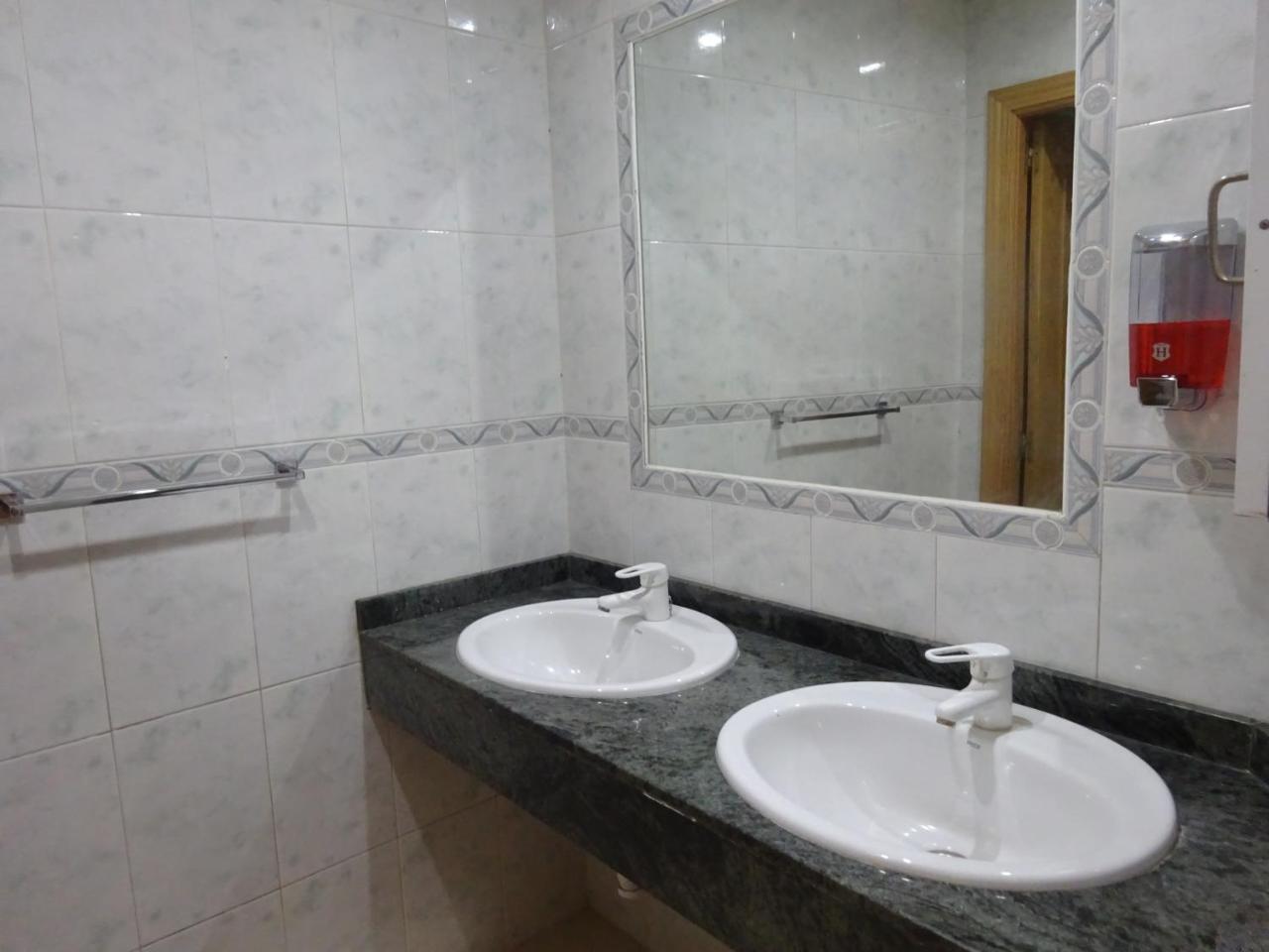 Hostal Lavapies Madrid Buitenkant foto